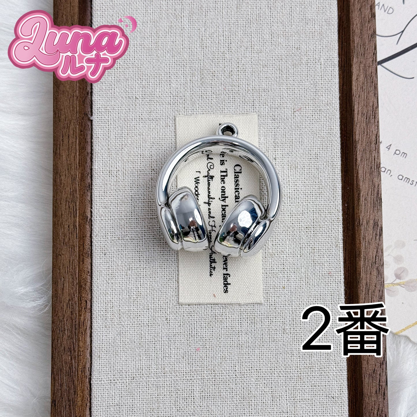 『C032』アクリルヘッドホン (Akuriru heddohon)