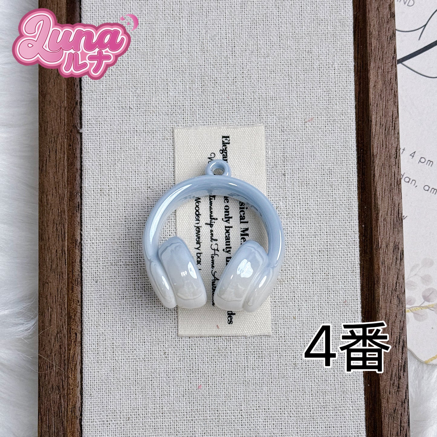 『C032』アクリルヘッドホン (Akuriru heddohon)