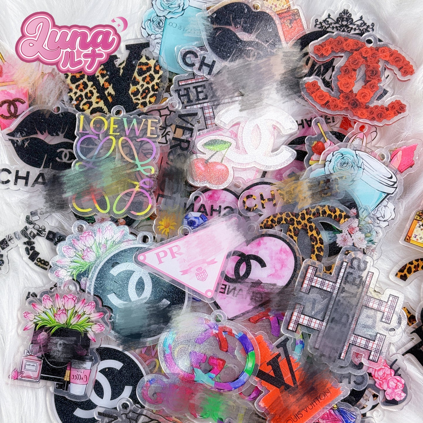 『Q015』logo➡️6cm （ランダムパターン） アクリル