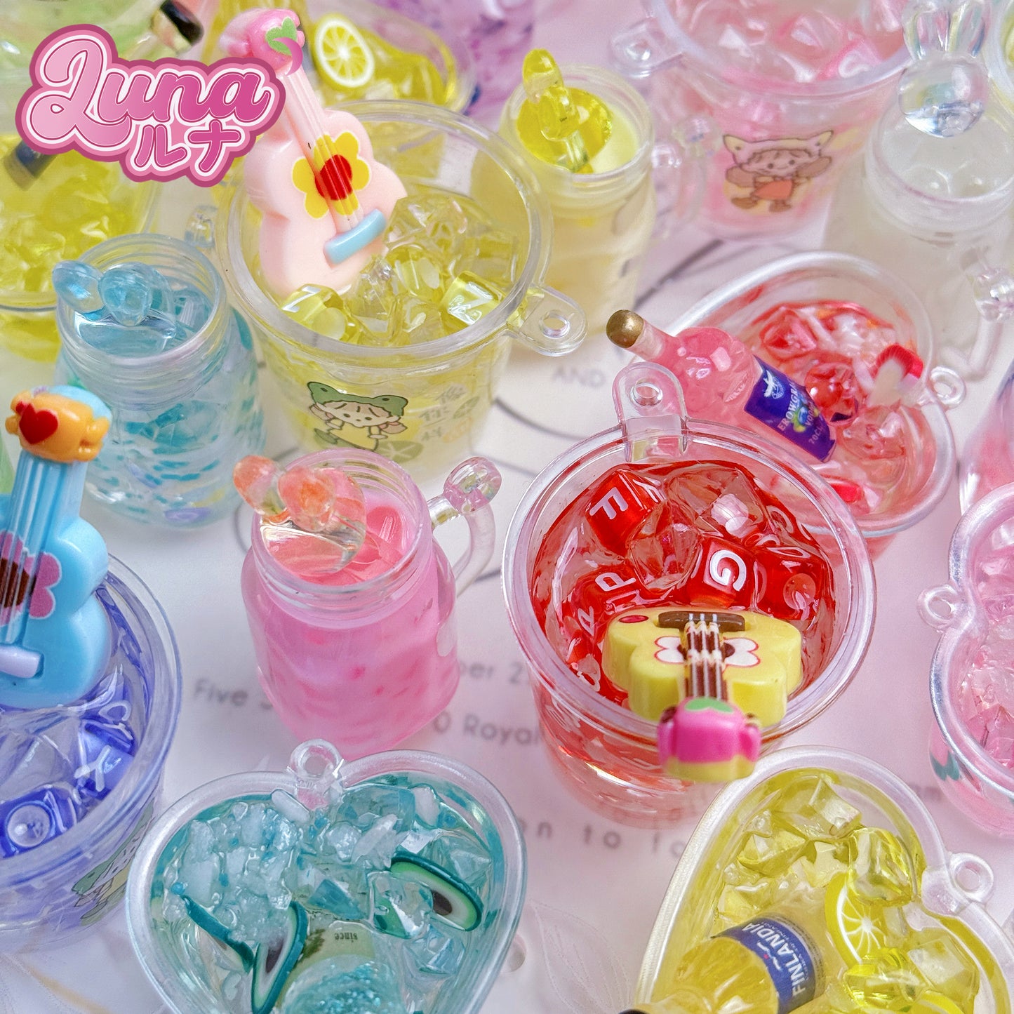 『F026』ひかるジュースカップ  夜光チャーム 高品質レジン